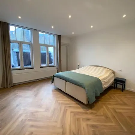 Center Gouda: View Deluxe Apartment