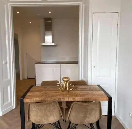 Center Gouda: View Deluxe * خودا