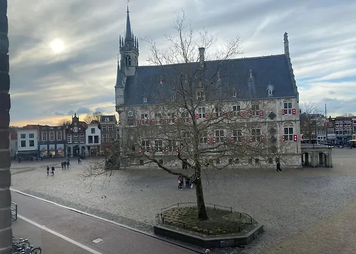 Center Gouda: View Deluxe Gouda